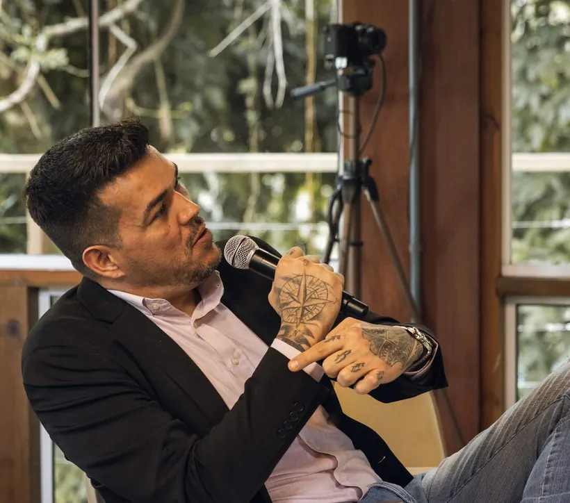 Vinícius Barbosa de Lara palestrando sobre IA aplicada